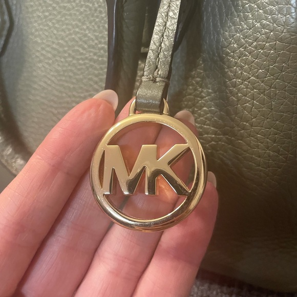 Olive green Michael kors bag! Perfect for spring! - Picture 9 of 14